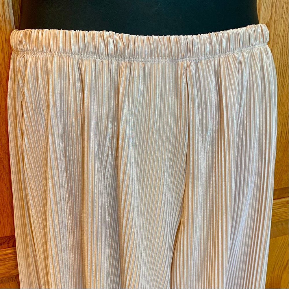 Forgotten Grace satiny pleated Palazzo pants, size large - Picture 2 of 9